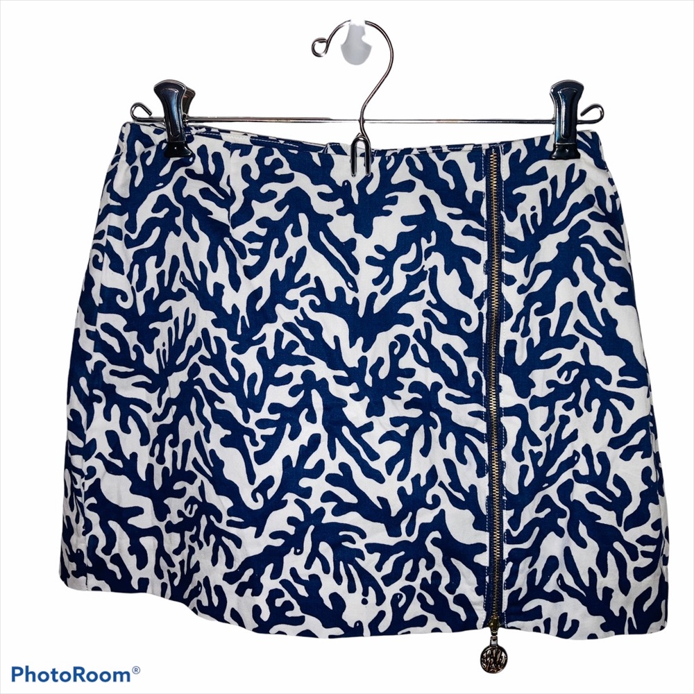 Lilly Pulitzer Navy & White Skirt w/ shorts Size 4